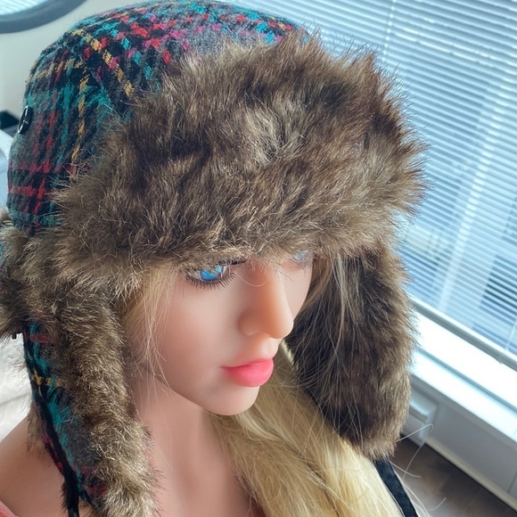Claire’s - plaid Faux Fur Aviator Style Hat for women - Picture 3 of 14